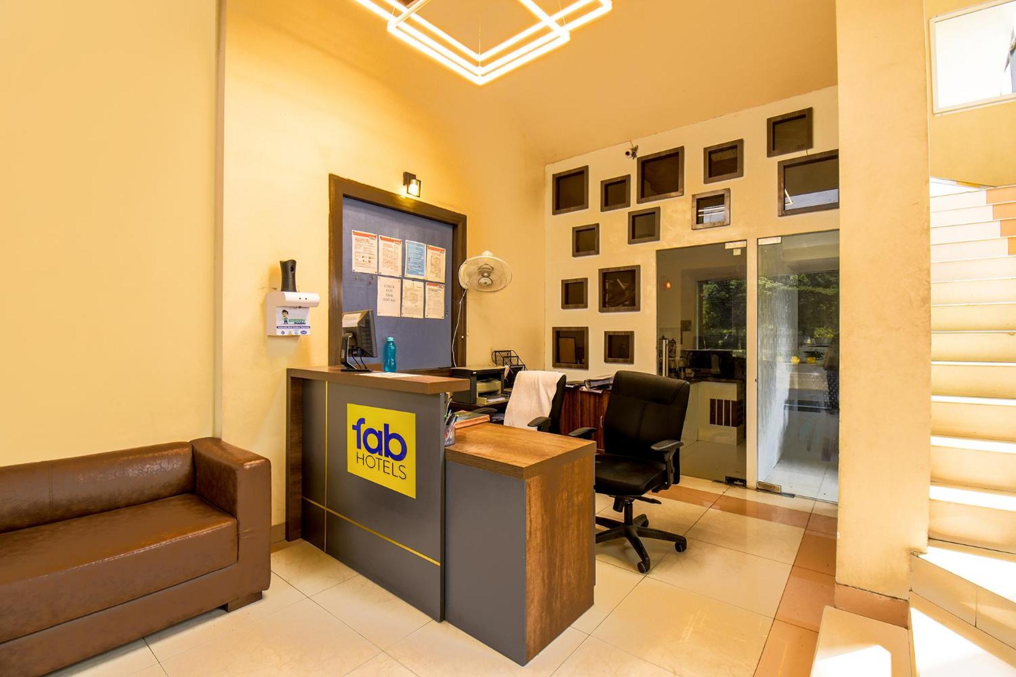 Pimpri-Chinchwad Fabexpress Glory - Nr Skywalk Bridge酒店 外观 照片
